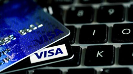 Nueva tarjeta VISA Dolphin Card permitirá pagar con bitcoin sin KYC