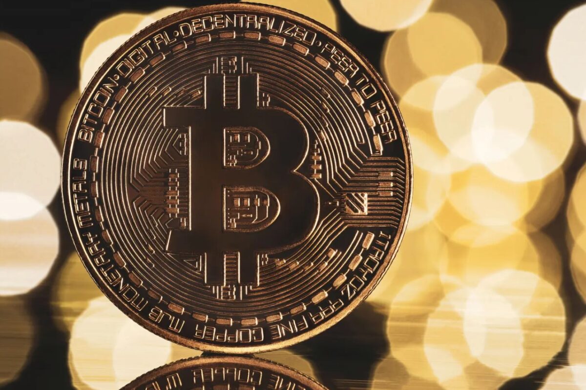 Bitcoin cae por debajo de los 110.000 dólares en medio de fuerte presión del mercado