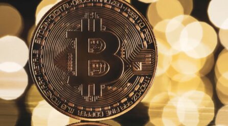 Bitcoin cae por debajo de los 110.000 dólares en medio de fuerte presión del mercado