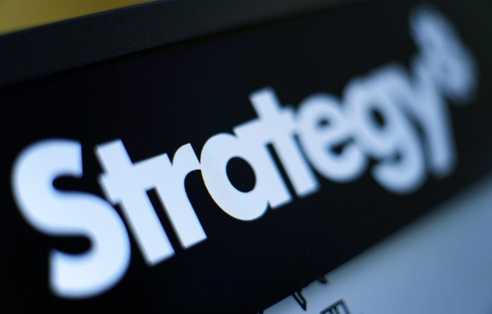 Strategy refuerza su liderazgo como mayor tenedor corporativo de bitcoin con nueva compra millonaria