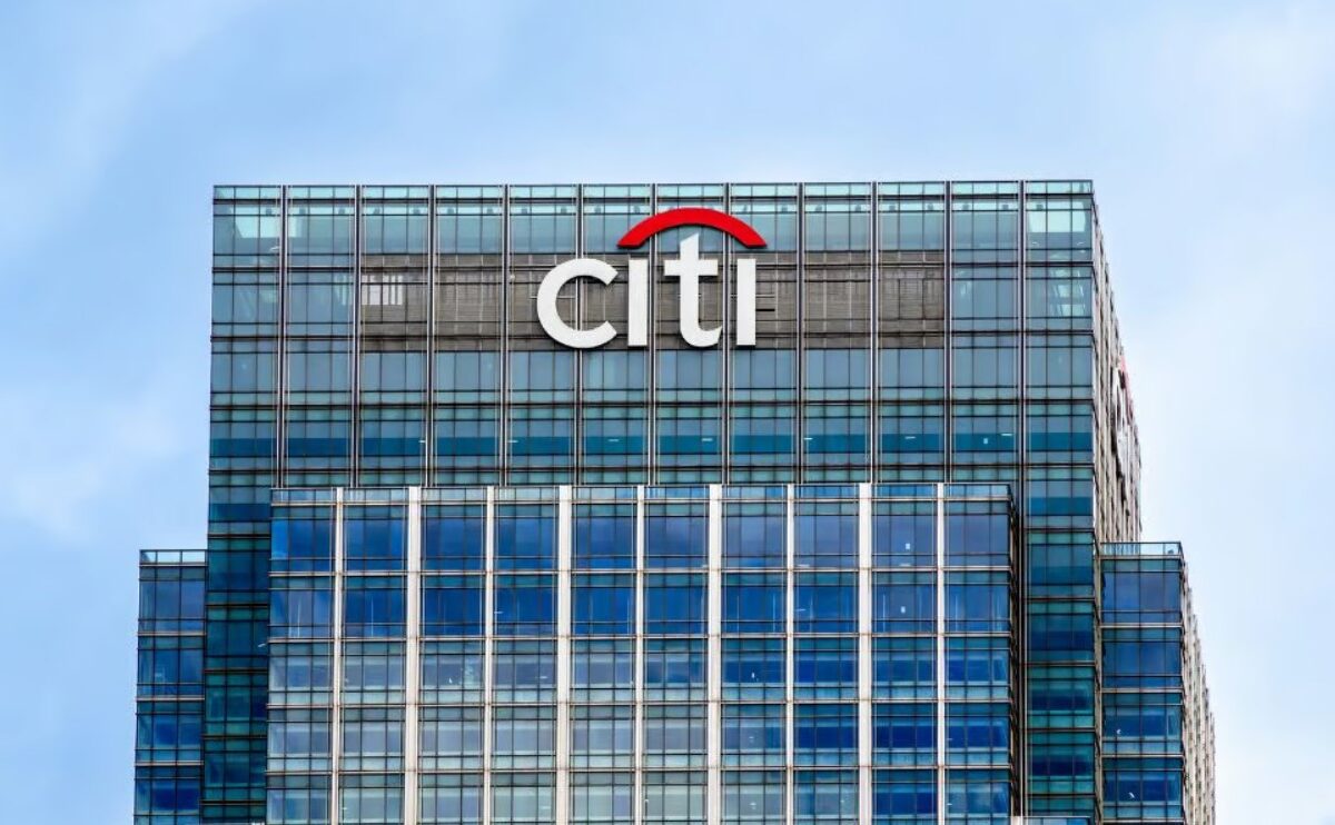 Citigroup recorta proyección de bitcoin a $112.000 ante parálisis regulatoria en EE. UU.