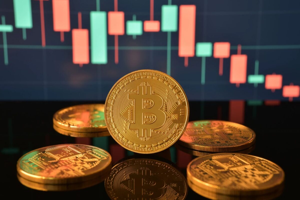 Bitcoin retrocede ante tensiones entre EE. UU. e Irán pese a recuperación de los ETF