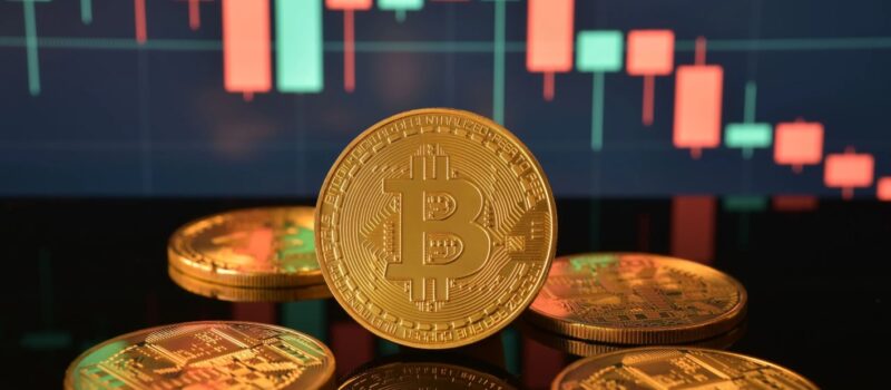 Bitcoin retrocede ante tensiones entre EE. UU. e Irán pese a recuperación de los ETF
