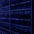 Centro de datos con racks de servidores iluminados