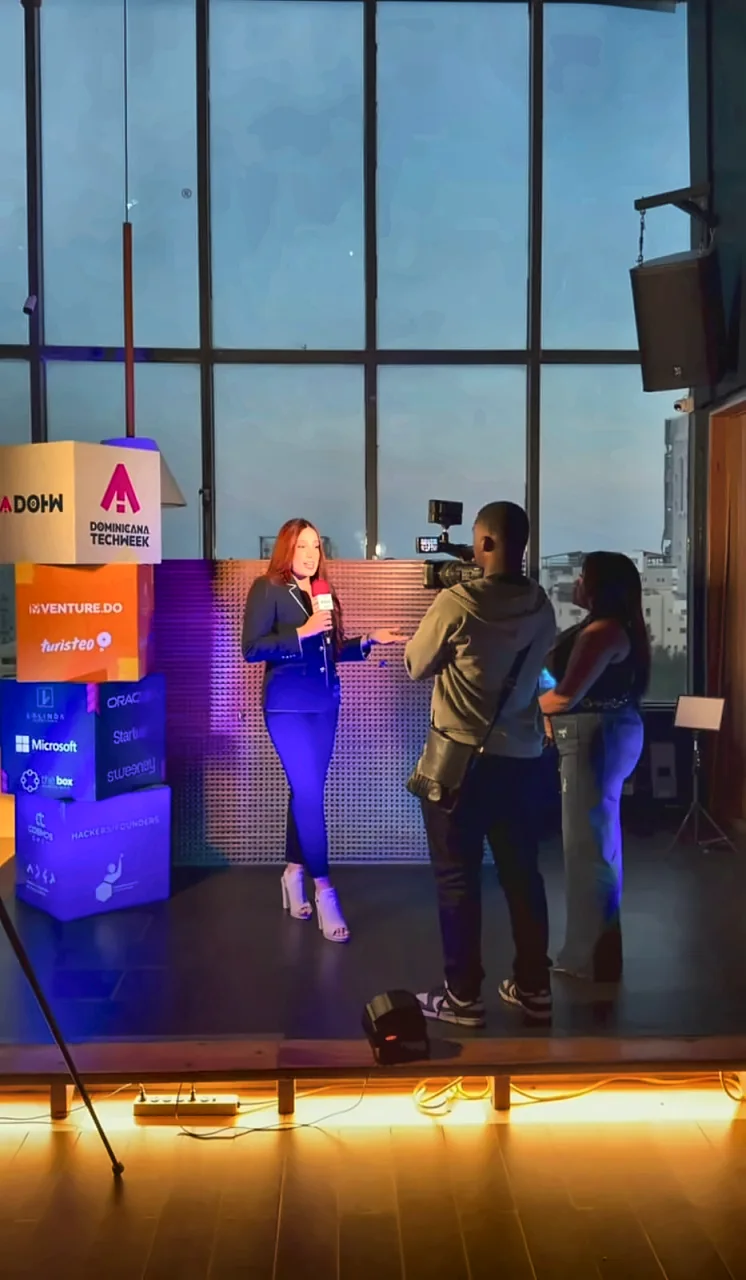 Entrevista de medios durante la jornada inaugural de Dominicana Tech Week 2026