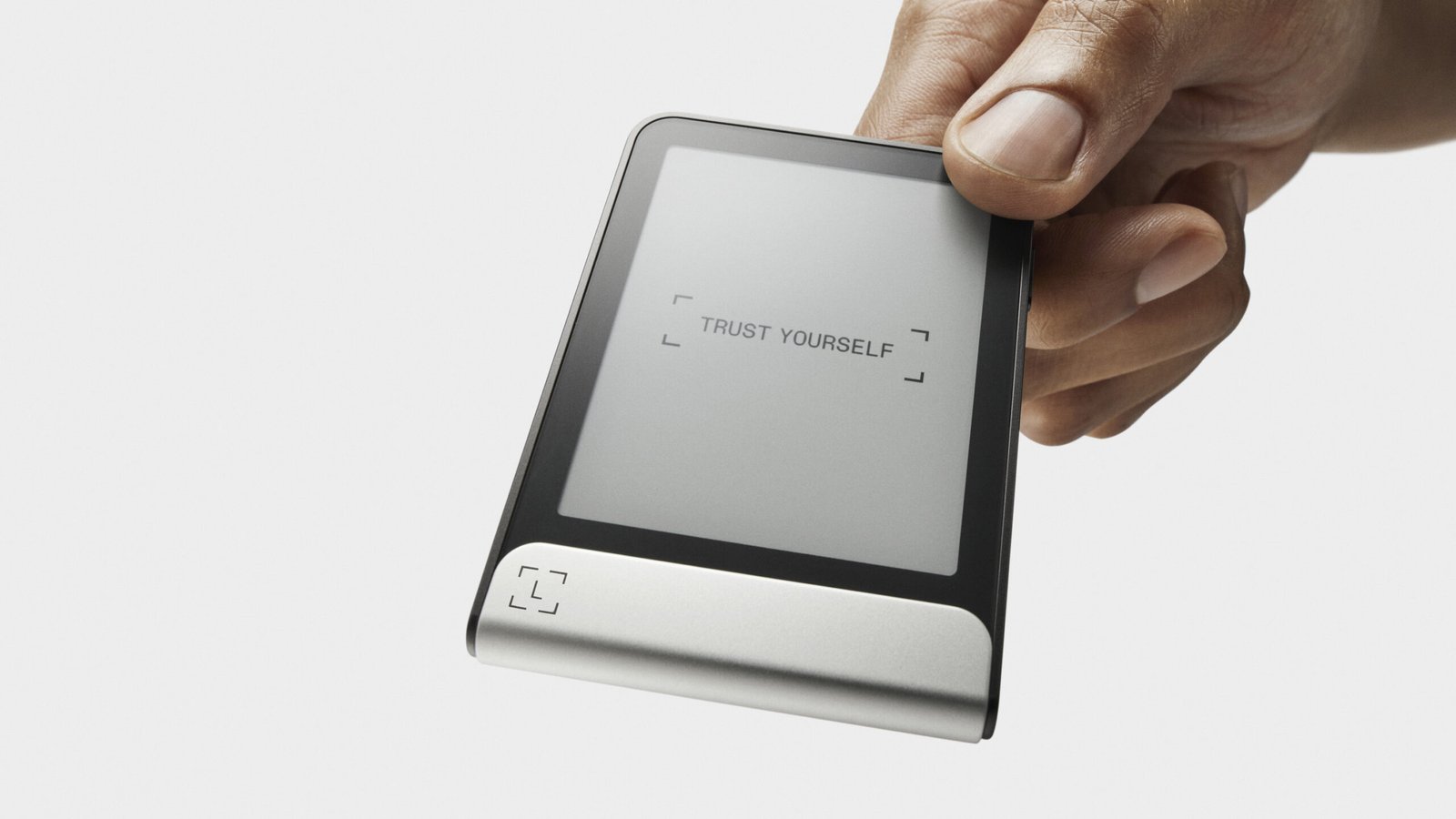 Ledger Flex sostenido en una mano